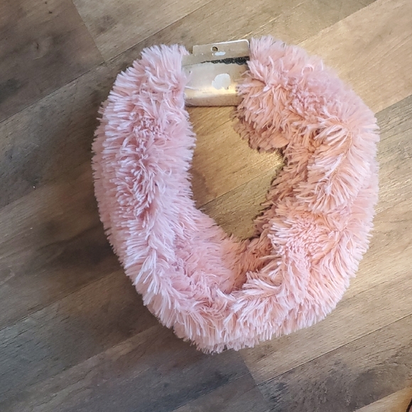 Furry Pink Scarf - Picture 3 of 3